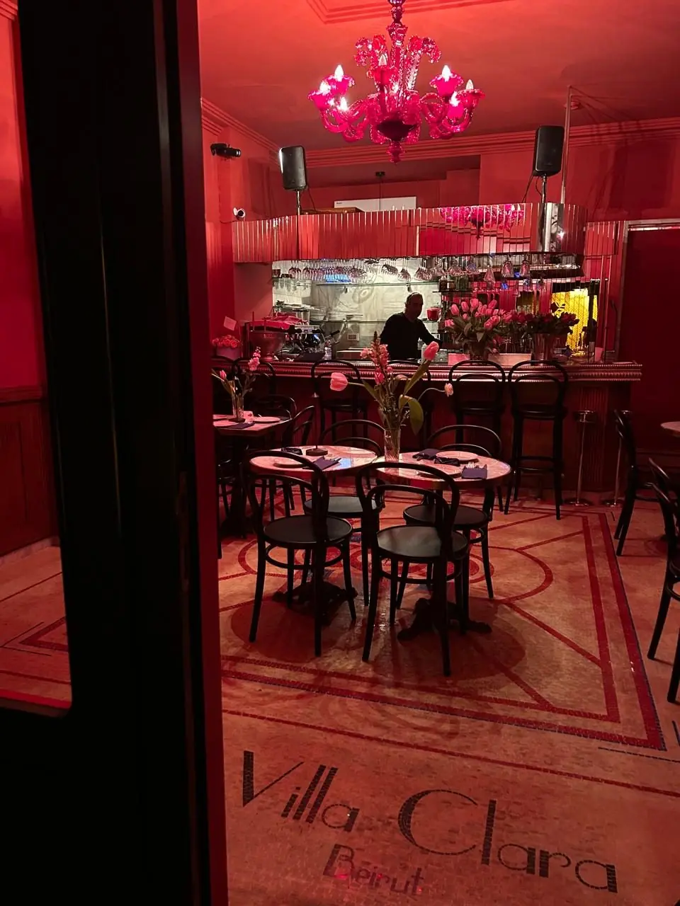 Salle rouge et lustre de Murano