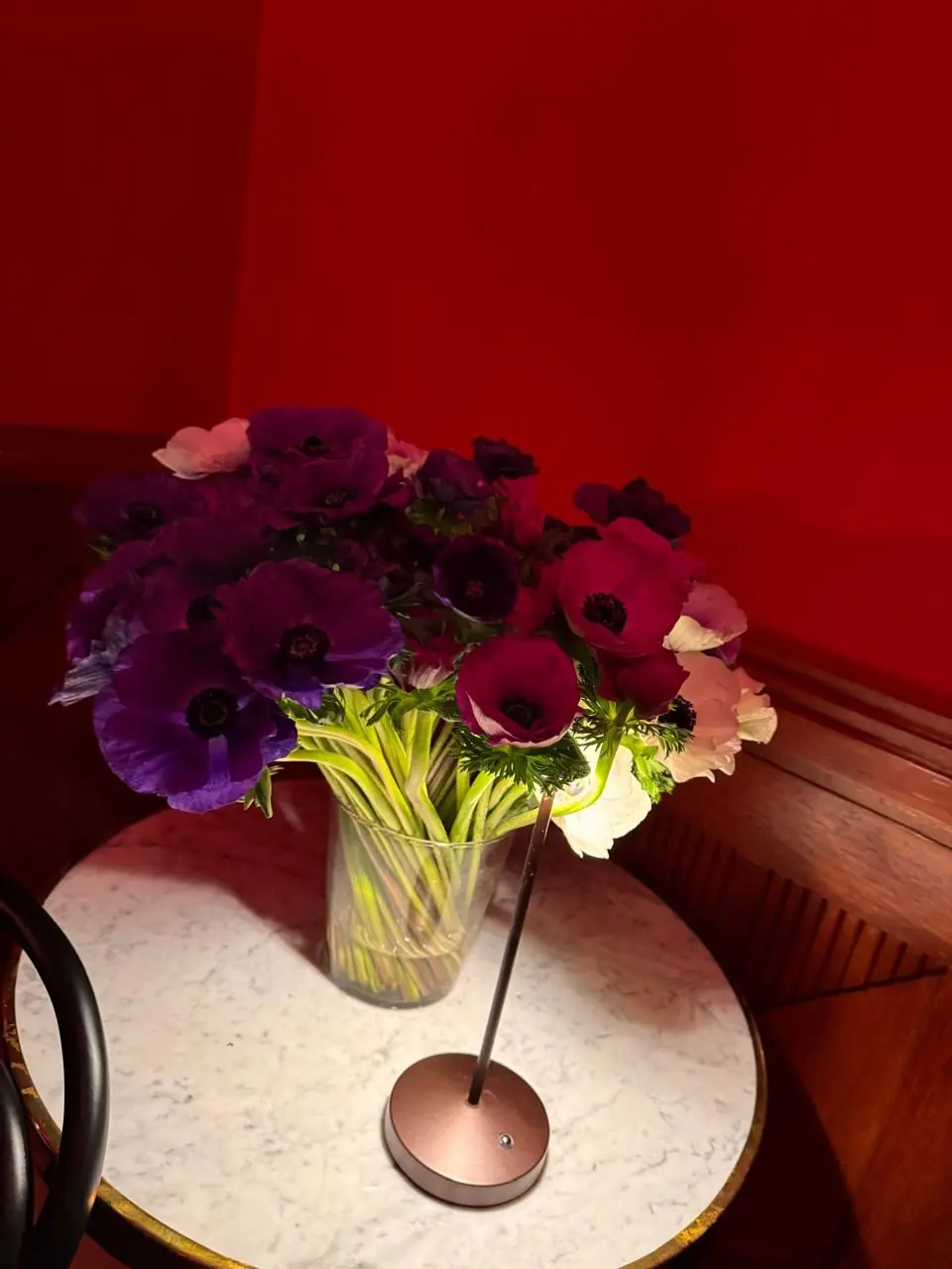 Bouquet d'anémones violettes
